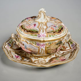 Nice Capodimonte tureen and underplate, ex museum