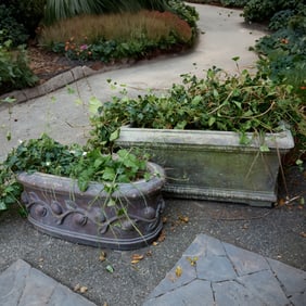 (2) Concrete garden planters, incl. Silvestri