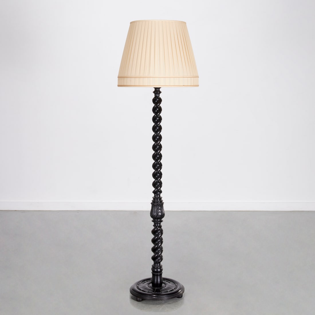 Carlos de la Puente ebonized floor lamp (1 of 6)