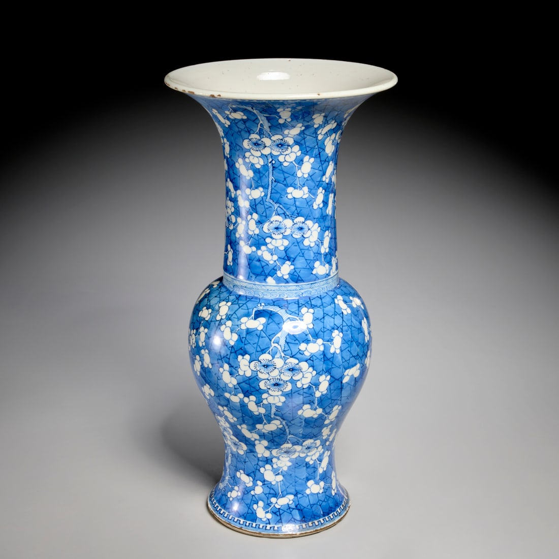 Chinese Kangxi style blue and white gu vase (1 of 10)
