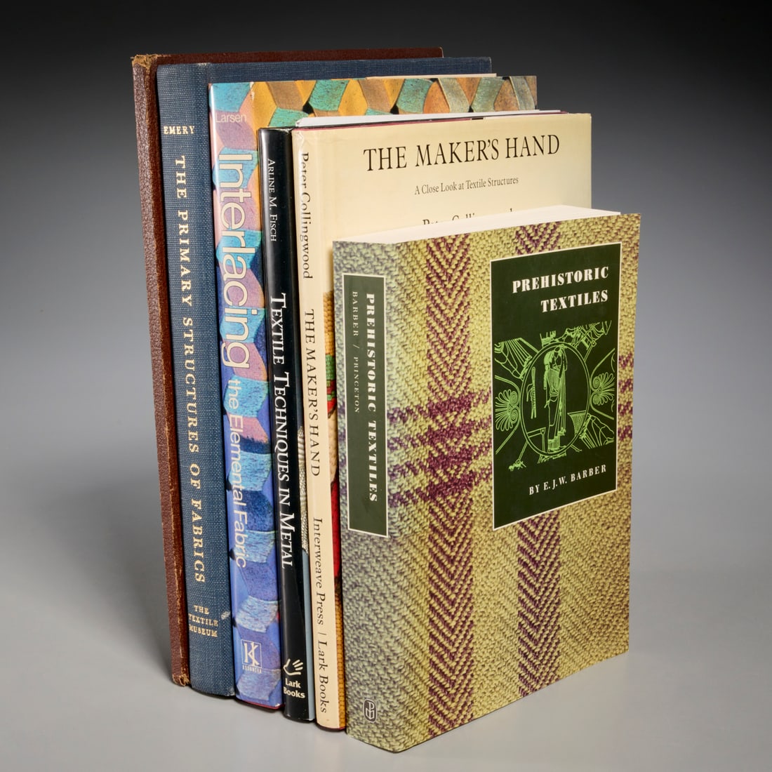 Textiles and Fabrics design, history & science: Textiles and Fabrics design, history & science, (6) Vols. incl. 1) E.J.W. Barber. Prehistoric Textiles. Princeton, 1991; 2) Peter Collingwood. The Maker's Hand: A Close Look at Textile Structures. Lar