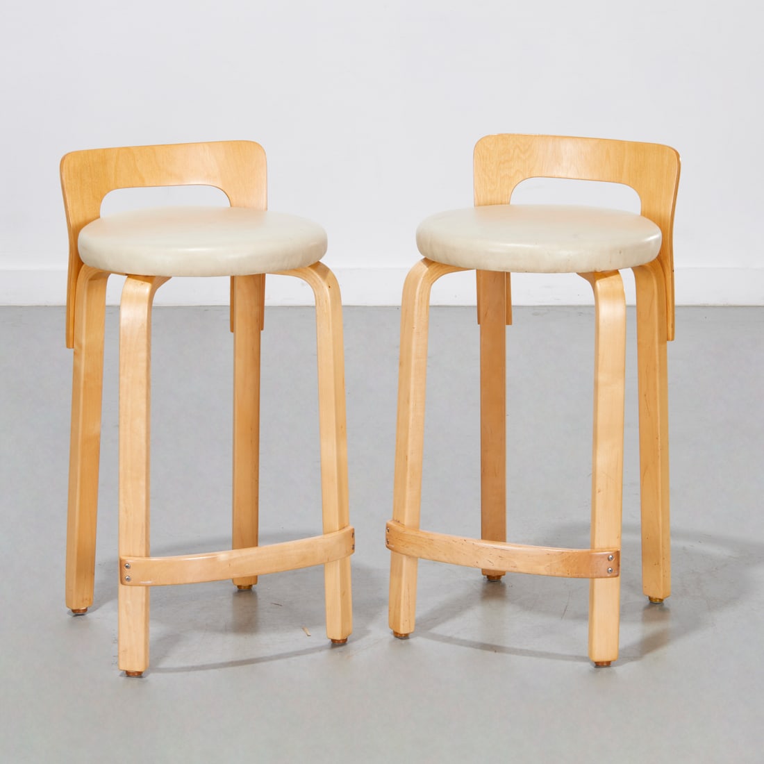 Pair Alvar Aalto model K65 bar stools (1 of 8)