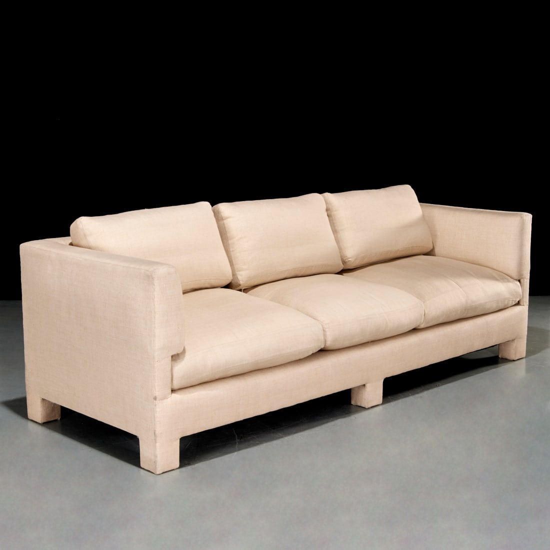Billy Baldwin, custom sofa (1 of 8)