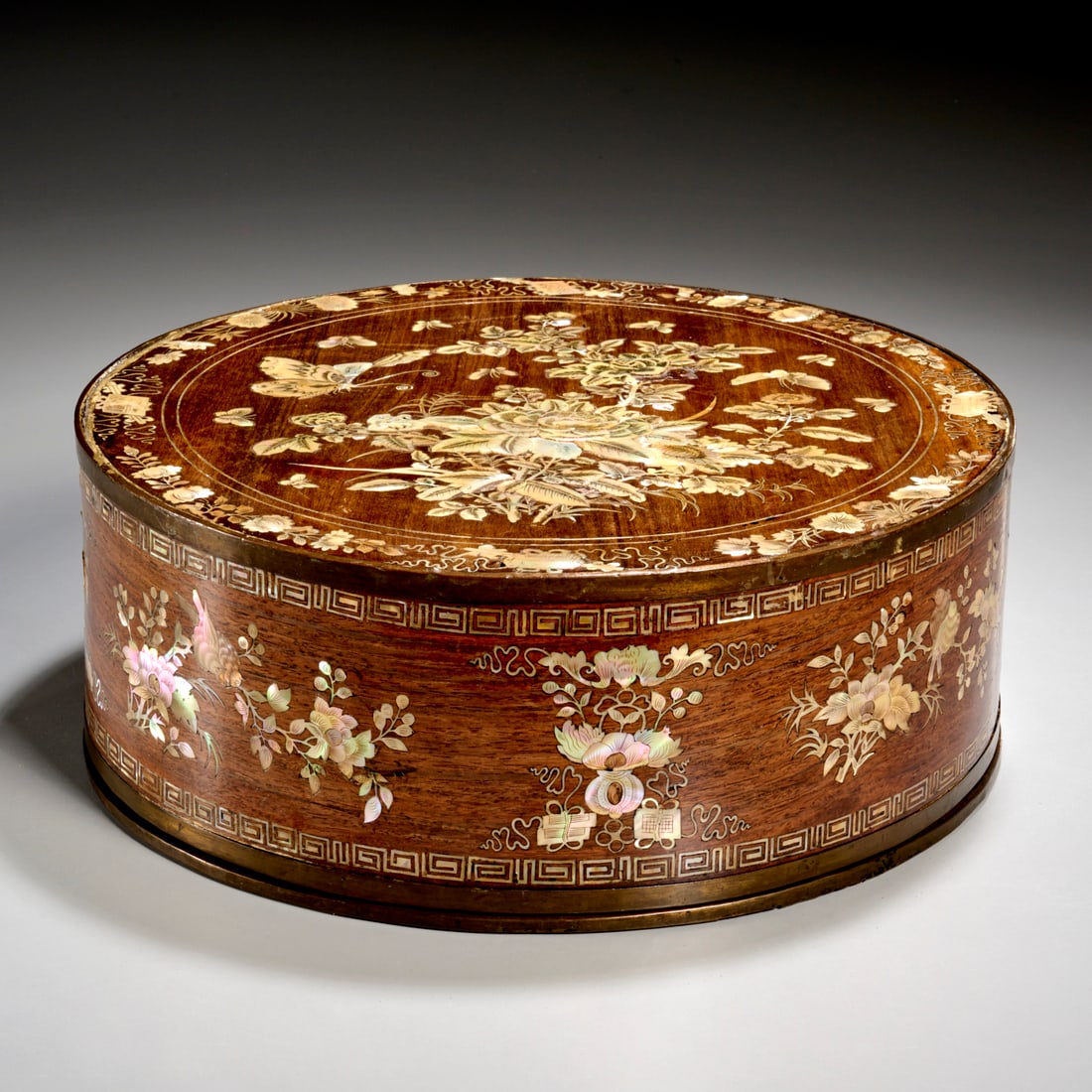 Chinese mother of pearl inlaid round box (1 of 9)