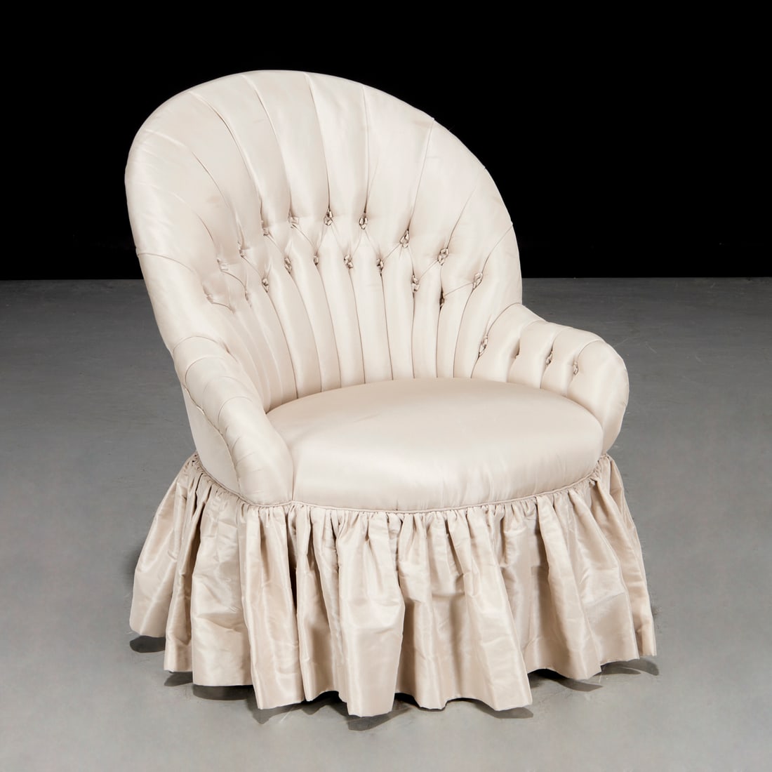 Mark Hampton: Victorian slipper chair (1 of 7)
