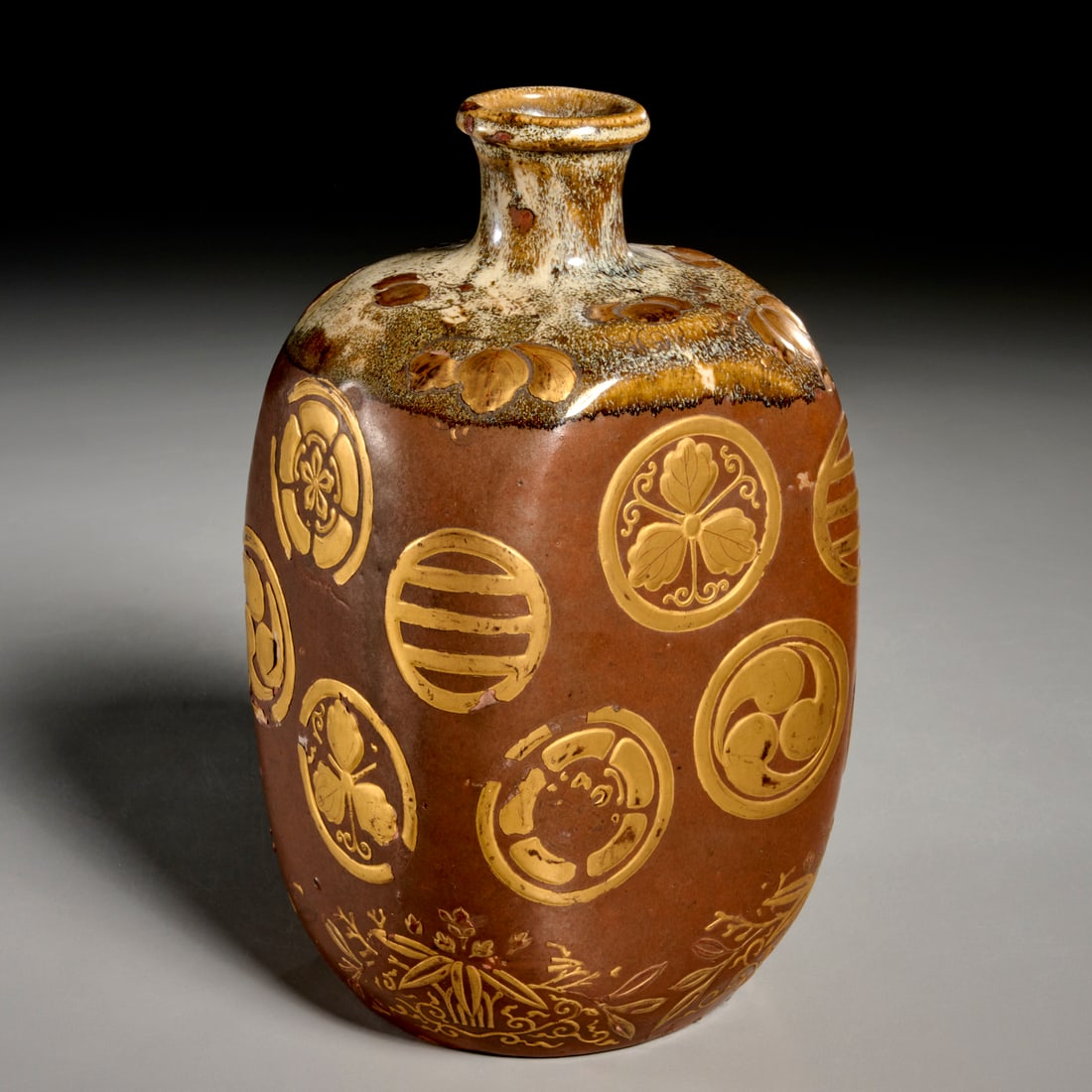 Japanese gilt stoneware sake bottle (1 of 7)