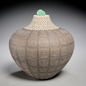 Leslie Thompson, studio pottery jar