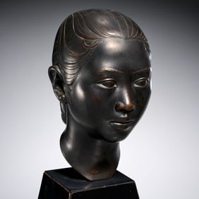Nguyen Thanh Le, bronze bust