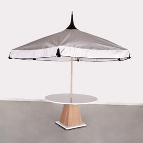Contemporary patio table with Tuuci umbrella