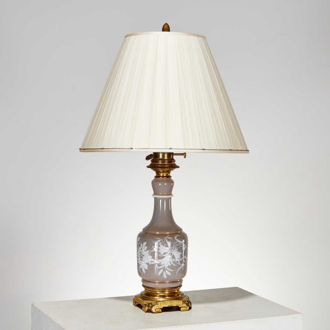 Pate-sur-pate porcelain table lamp (1 of 5)