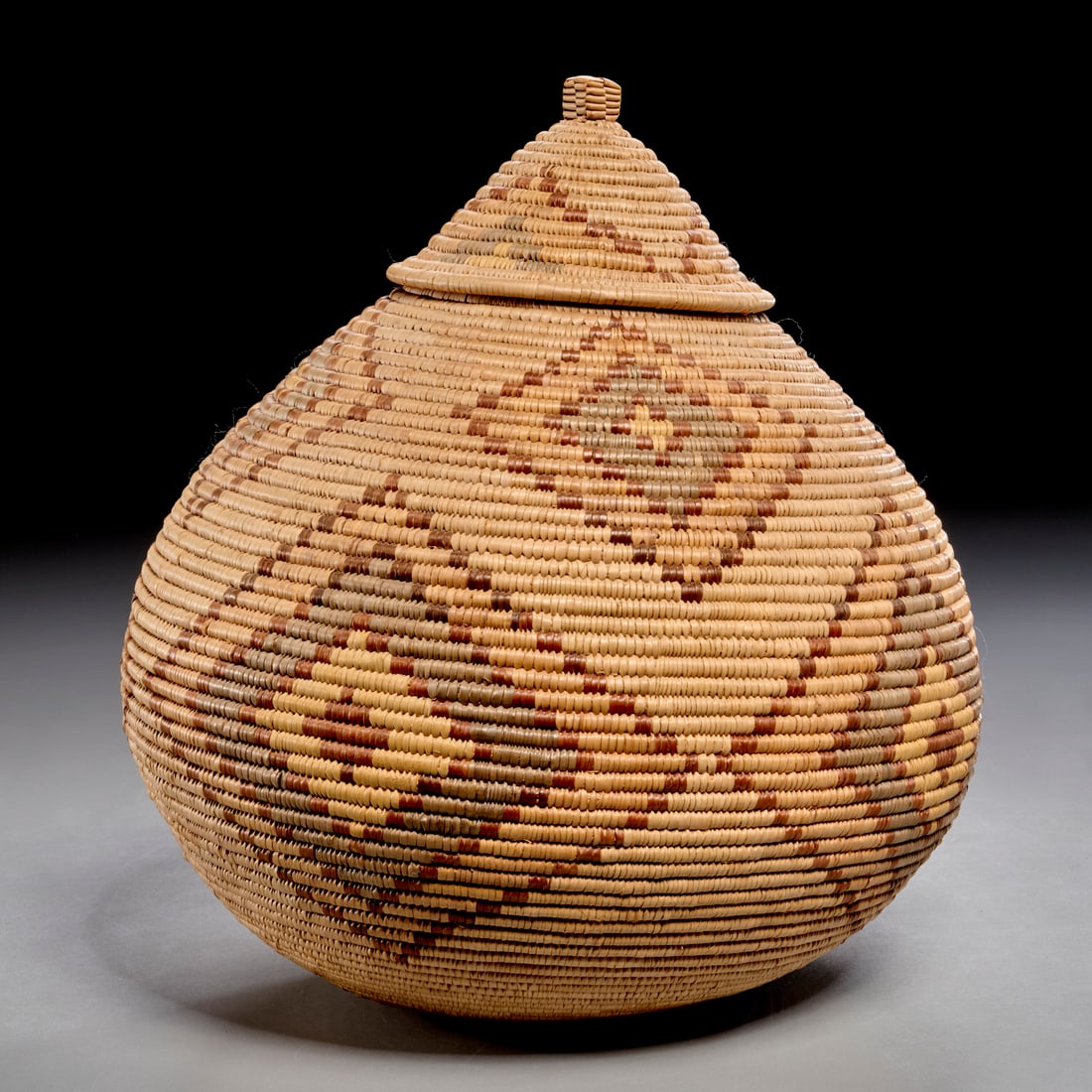 Inuit coiled lidded basket (1 of 6)