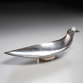 Kasityota Pirkan-Kulta Oy, hammered silver dish