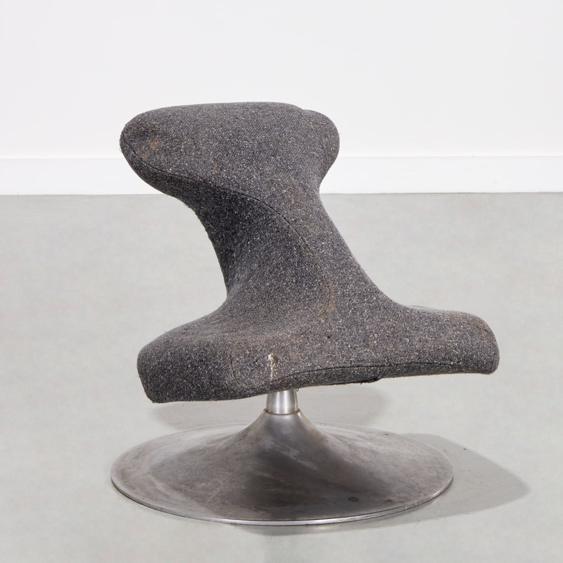 Artifort upholstered kneeling stool (1 of 6)