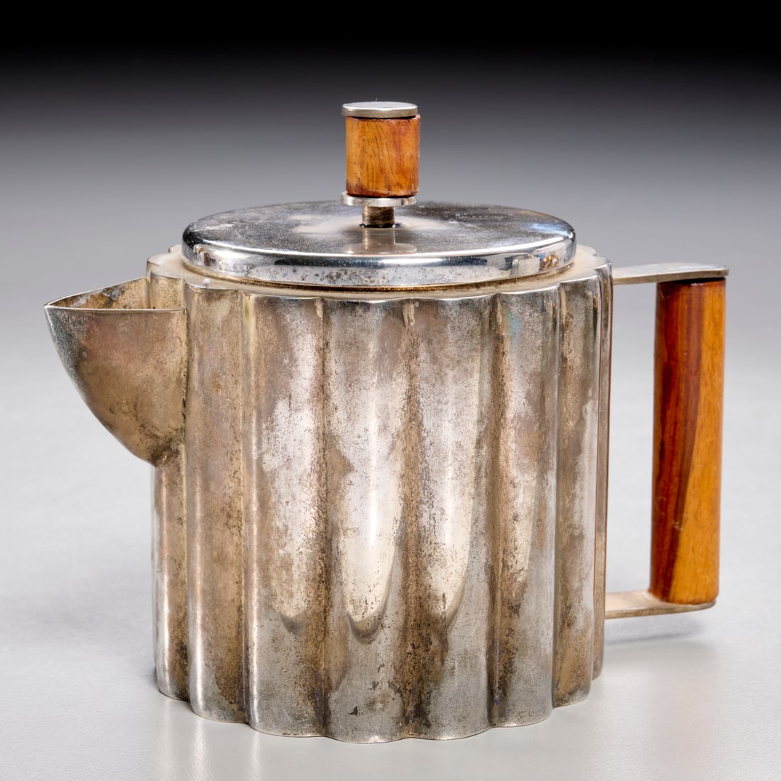 Ilonka Karasz, Art Deco teapot (1 of 5)
