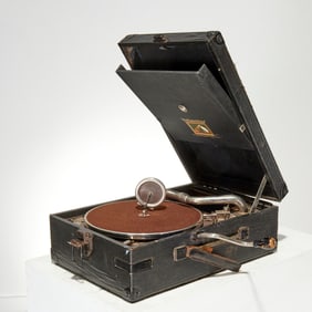 HMV Portable Gramophone No. 4, c. 1935