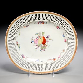 Lowestoft Chinese Export style dish