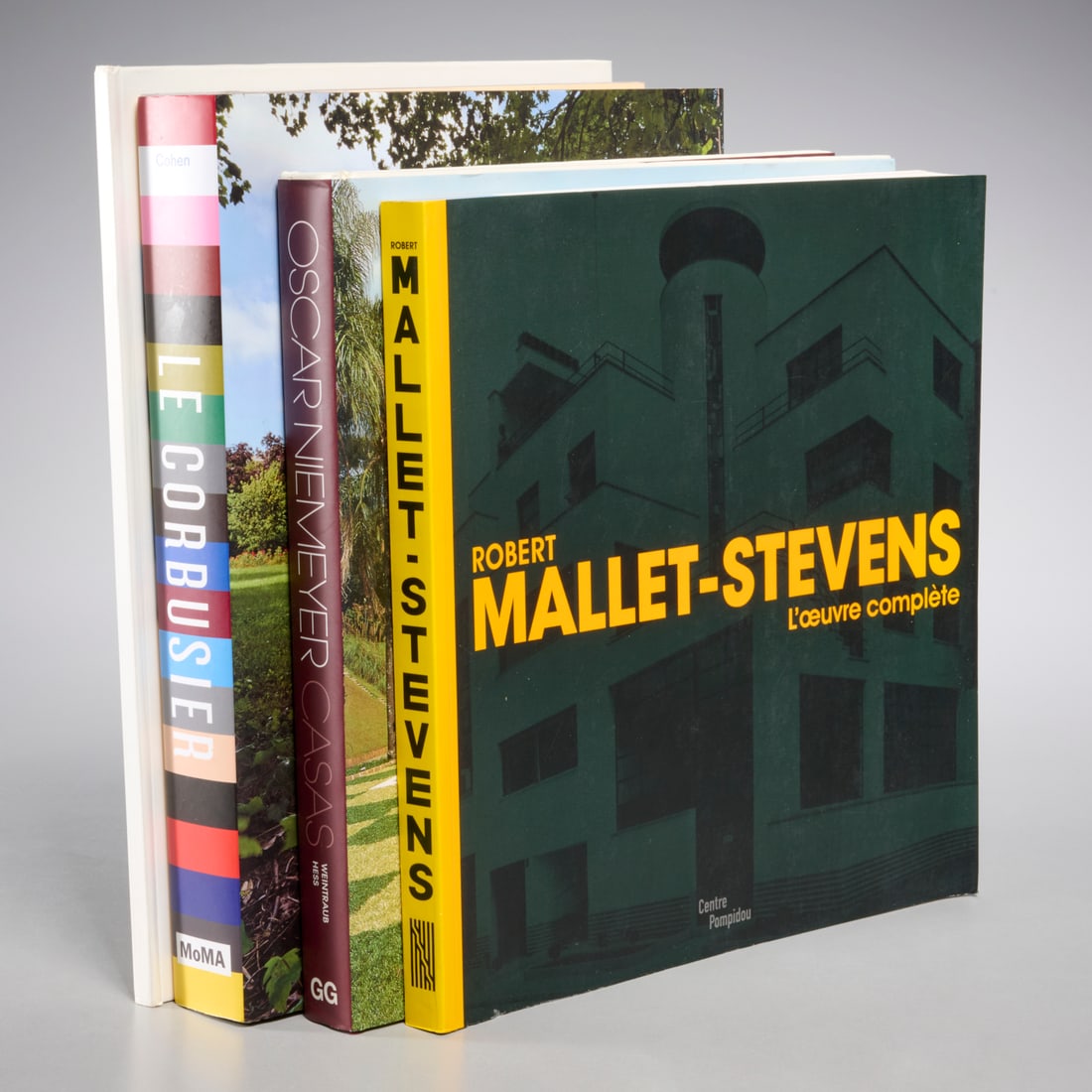 (4) Vols. Architecture books: (4) Vols. Architecture books, Includes: 1) Oscar Niemeyer Casas. Gustavo Gili, 2014, Spanish edition; 2) Robert Mallet-Stevens L'Oeuvre Complete. Centre Pompidou, 2005, in French, softcover; 3) Le Cor