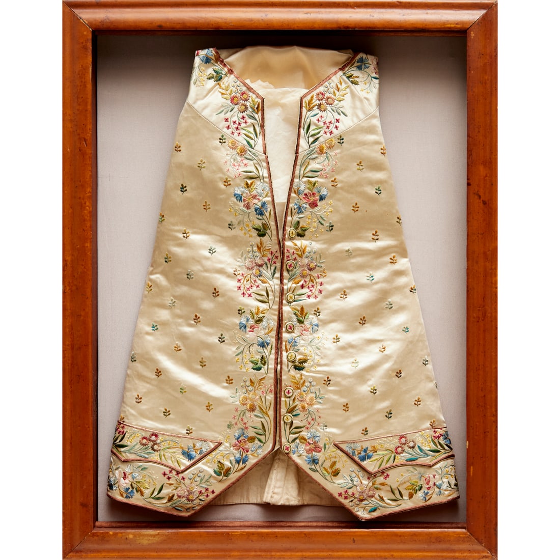 Louis XVI gentleman's embroidered silk waistcoat (1 of 6)