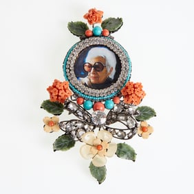 Lawrence Vrba Apfel portrait shell brooch