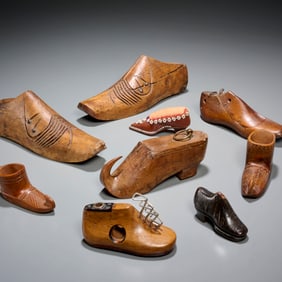 (9) Antique treen shoe molds, snuffs, & novelties