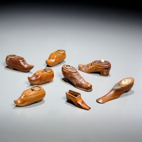 Group antique treenware shoe snuff boxes
