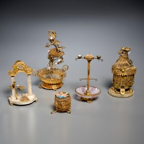 (5) Palais Royal sewing and table accessories