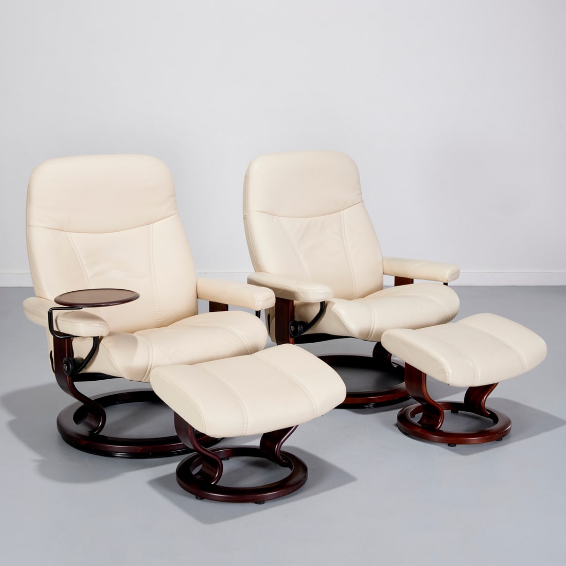 Ekornes, pair leather recliners and ottomans (1 of 8)