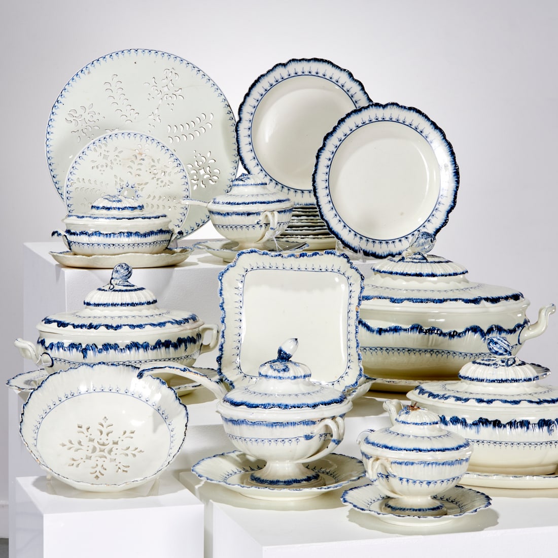 Wedgwood pearlware "Mared" part dinner service (1 of 10)