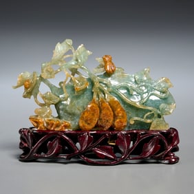 Chinese dual tone jade gourd carving