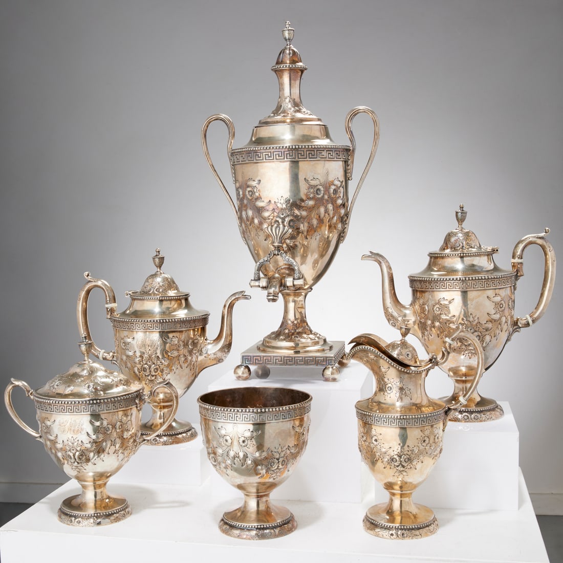 American silver 6-piece tea & coffee service (1 of 8)