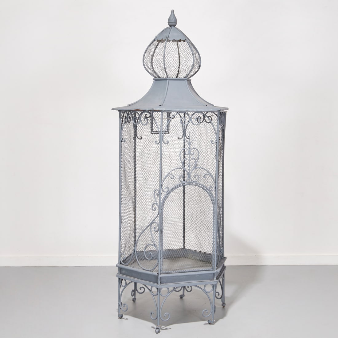 Large Victorian wrought iron Pagoda birdcage (1 of 8)