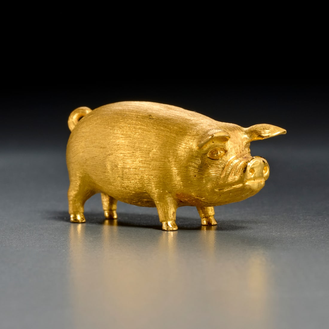 24k gold model of a pig (1 of 7)