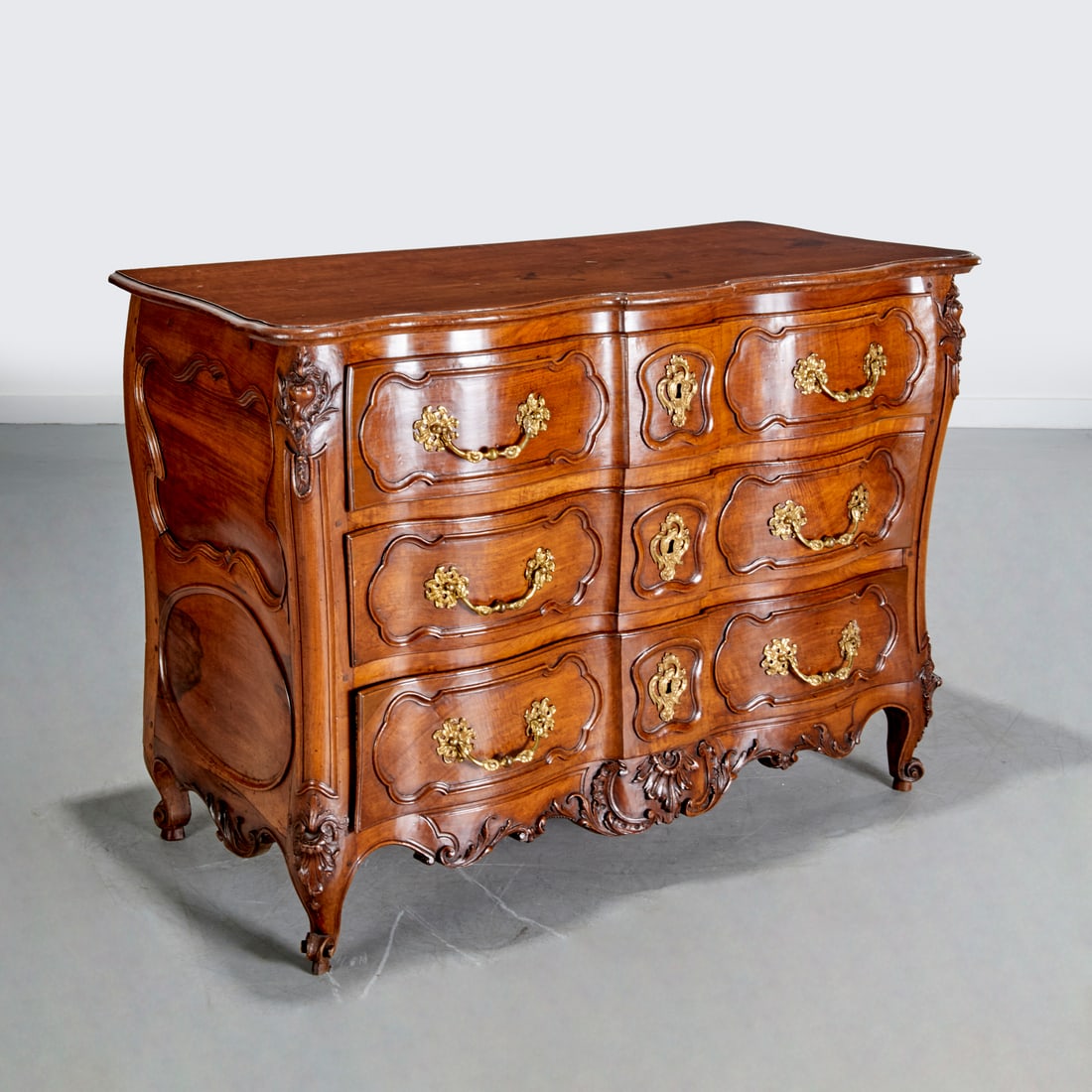 Nice French Regence walnut bombe commode (1 of 6)