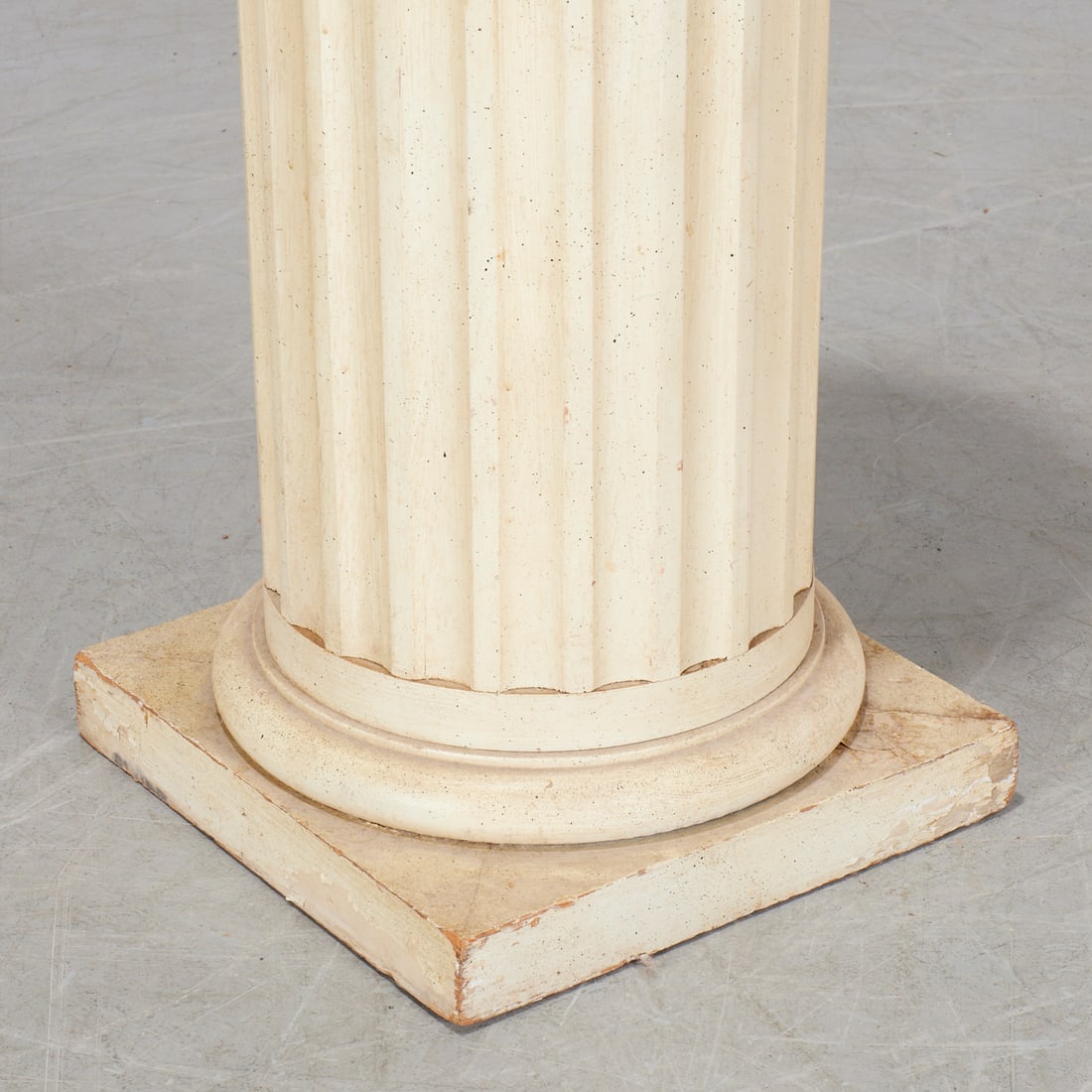 Classical style column pedestal - 3