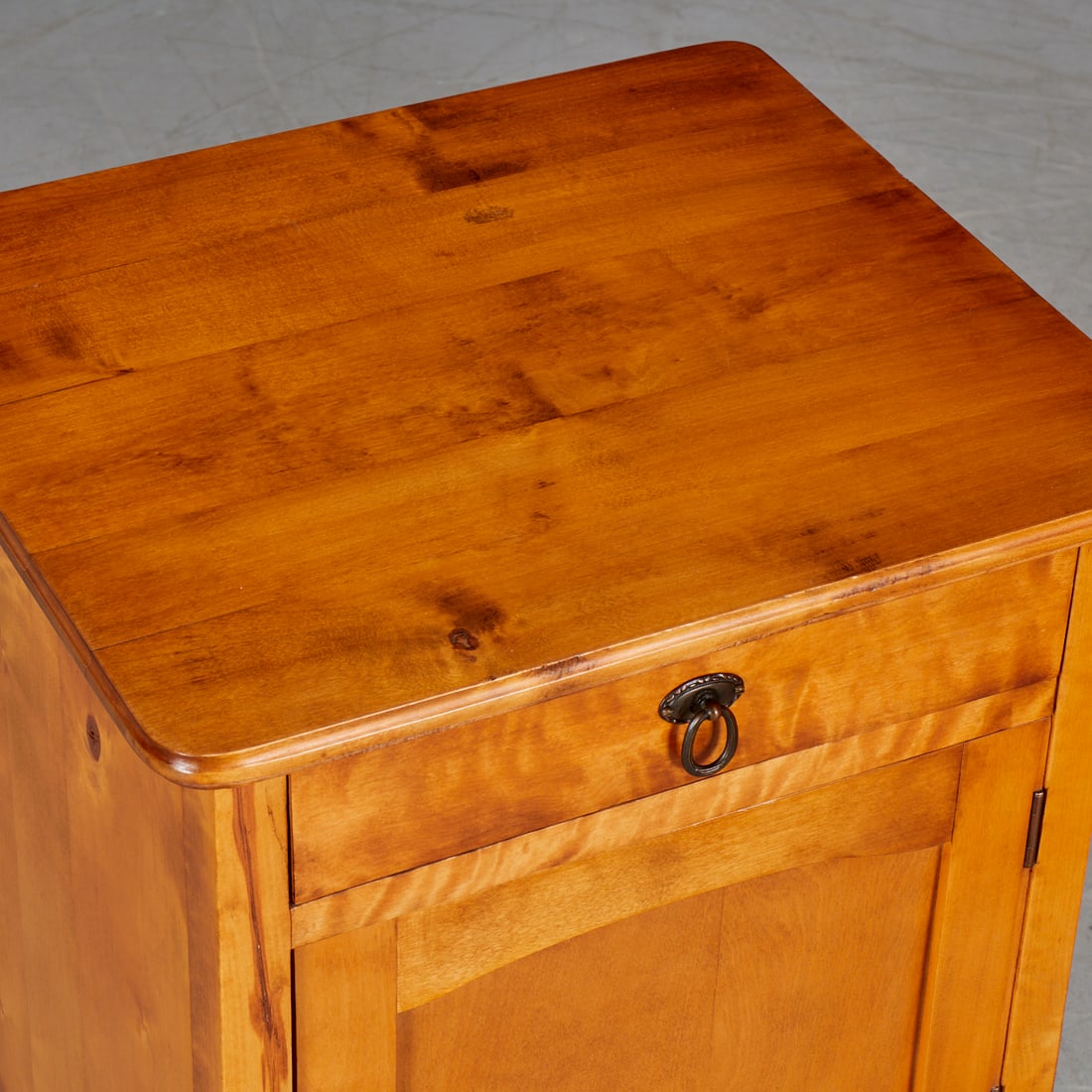 Pair Continental bedside cabinets - 3