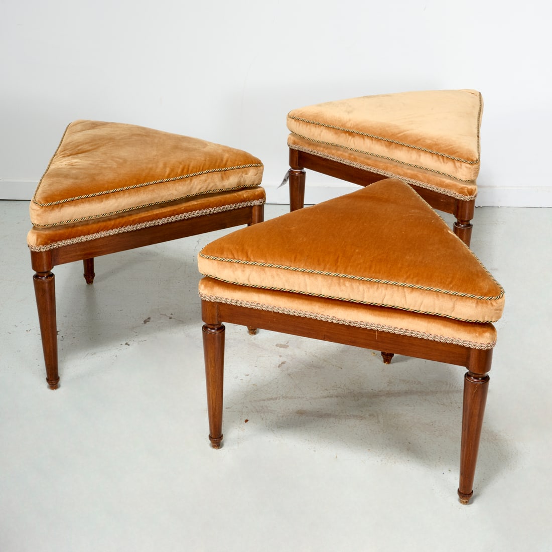 Set (3) triangular stools (1 of 4)