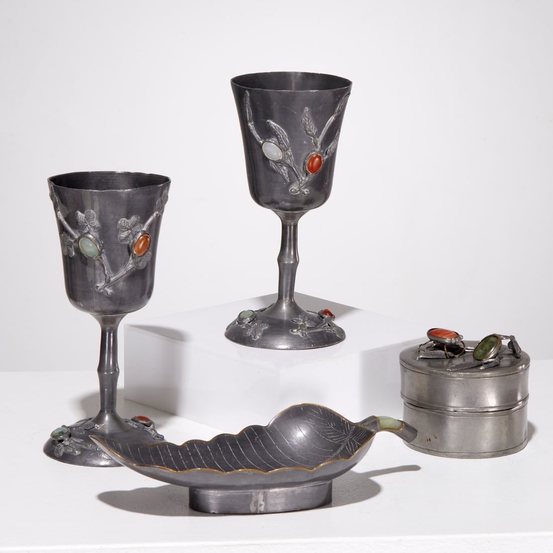 Chinese pewter, jade and hardstone tablewares (1 of 7)