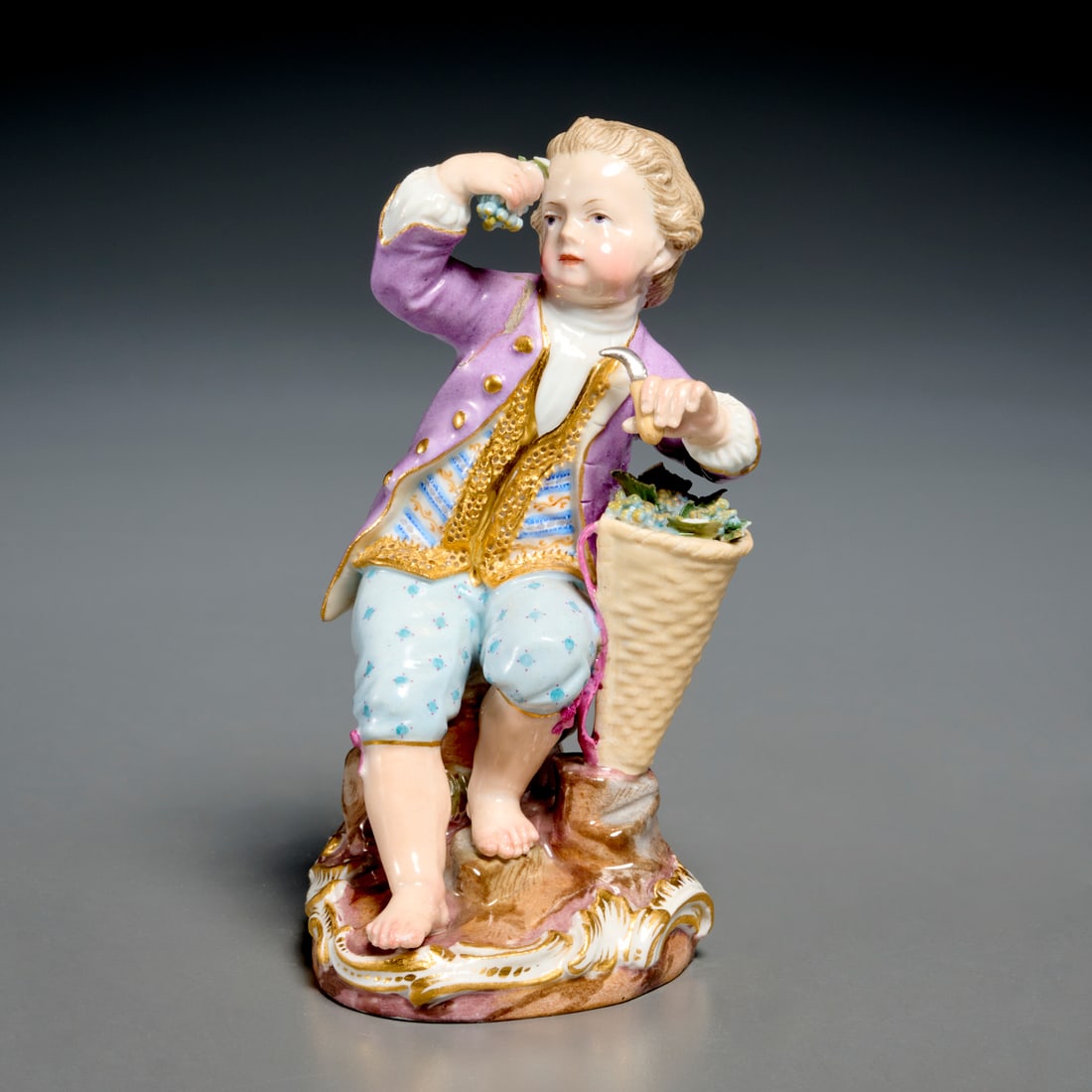 Meissen porcelain figure, boy harvesting grapes (1 of 8)