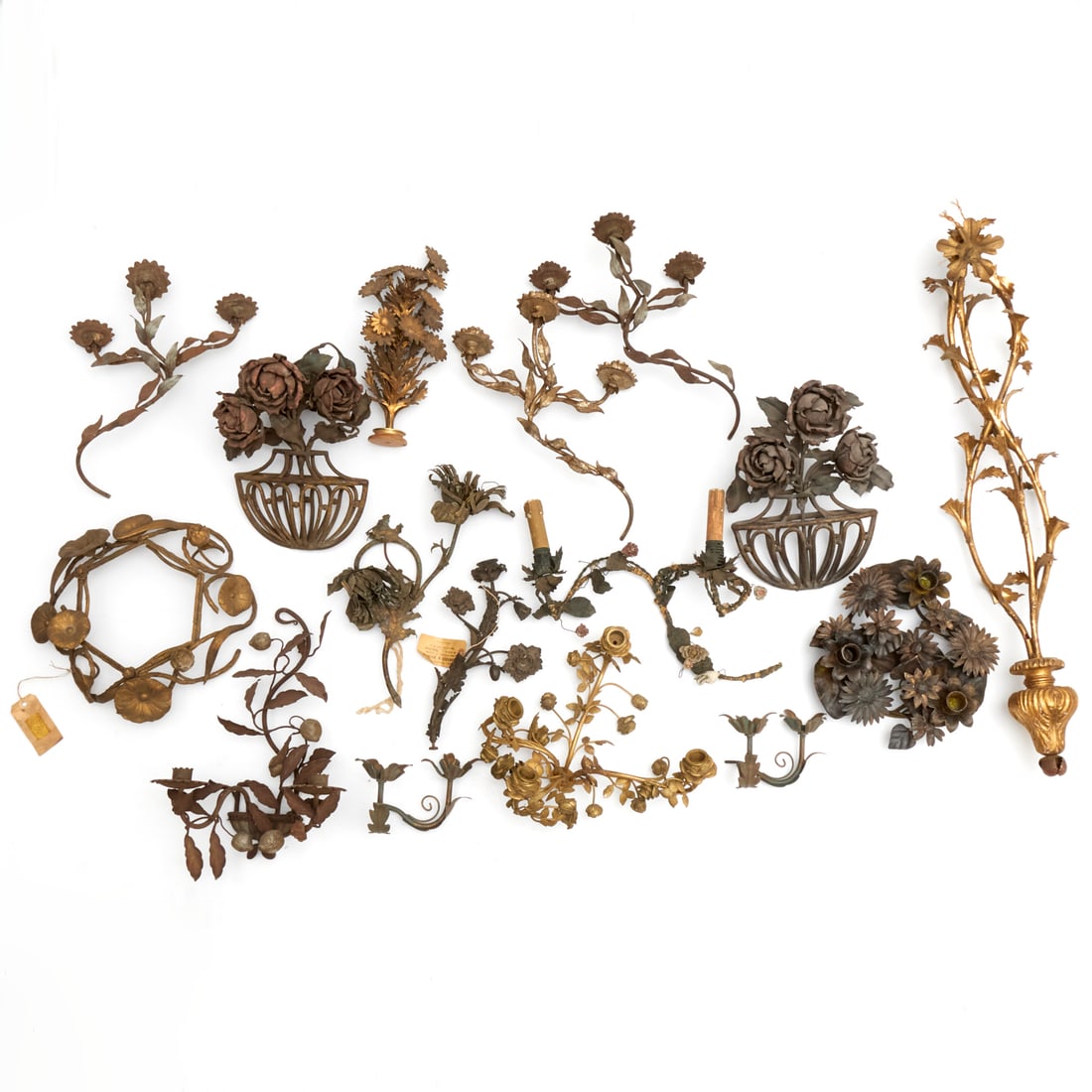 Metalware: gilt and painted floral elements: Metalware: gilt and painted floral elements, 19th/20th c., approx. (15) pieces, incomplete elements, gilt metal, tole peinte, florals and foliates, incl. parts of sconces, candelabrum, wall appliques,