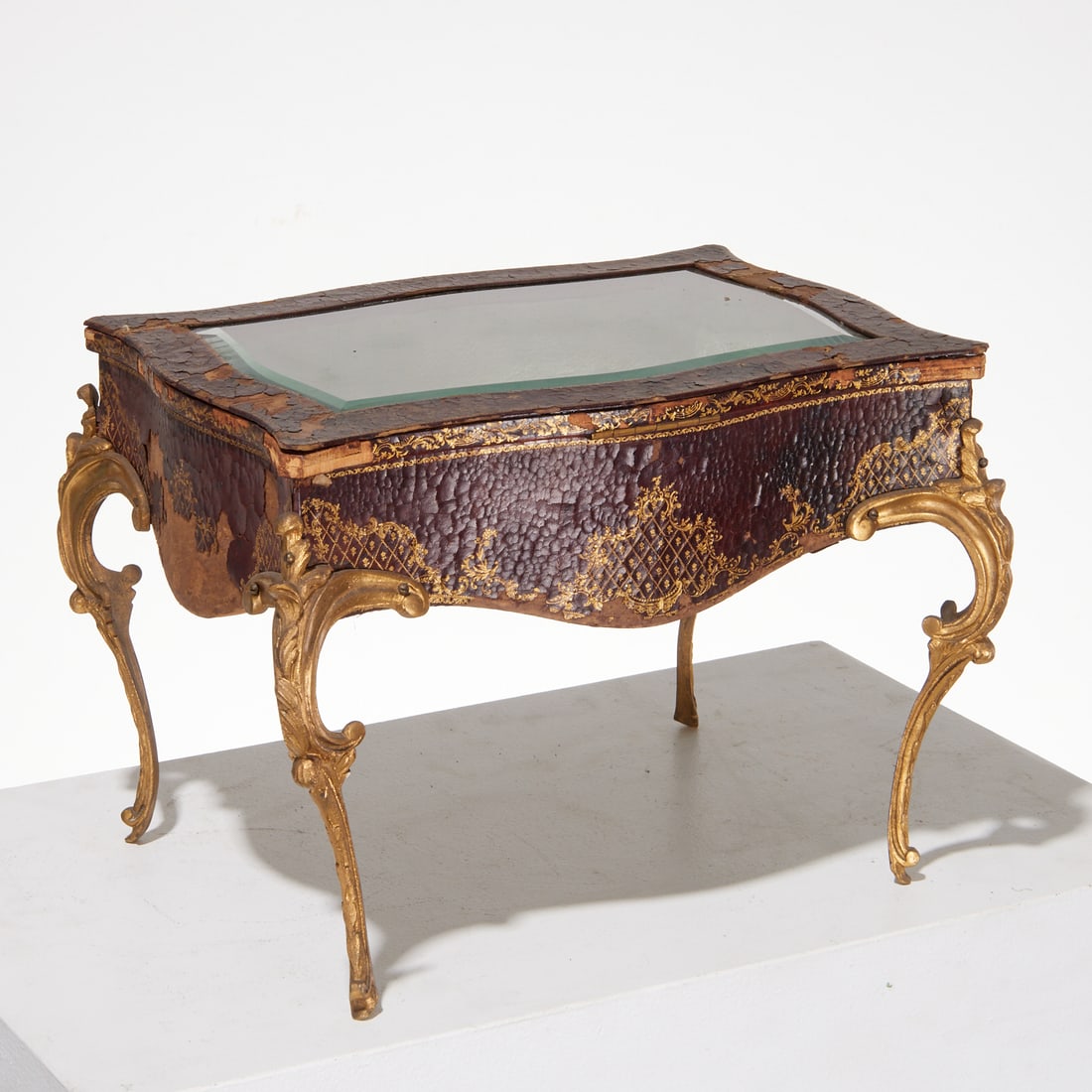 Manner of Francois Linke, table vitrine (1 of 7)