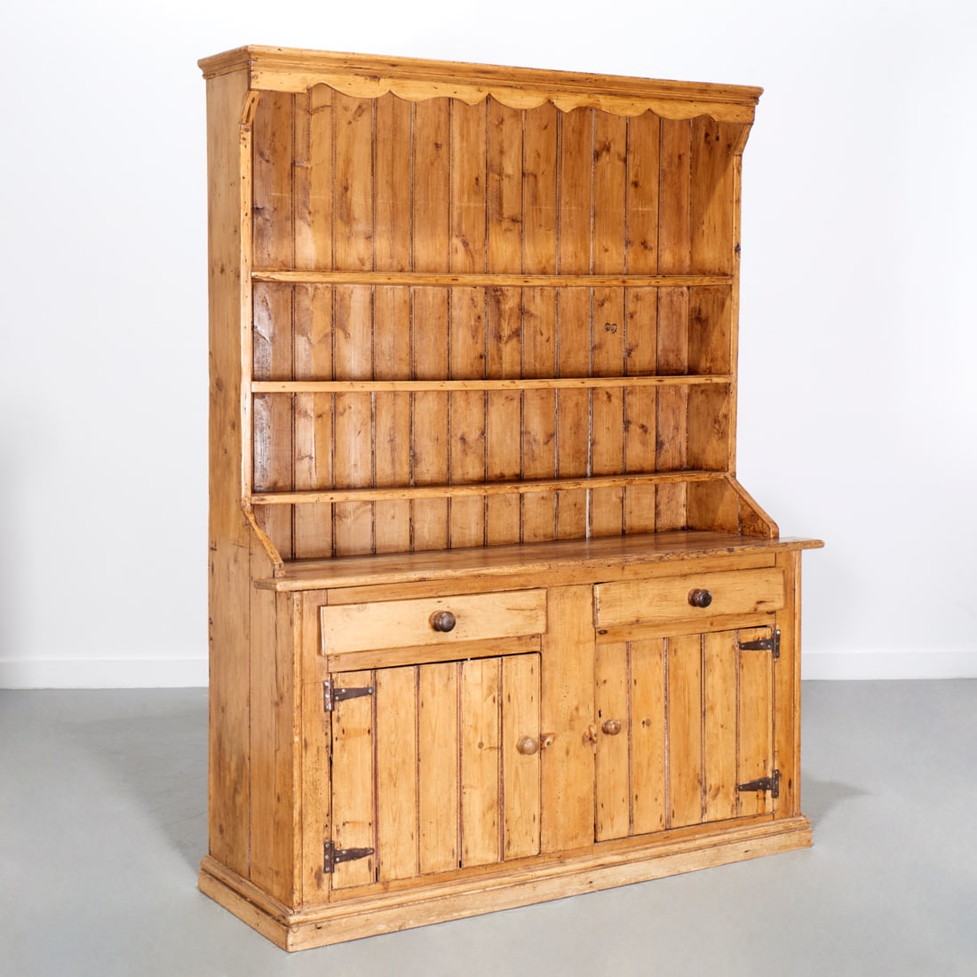 Nice antique English pine stepback cupboard (1 of 7)