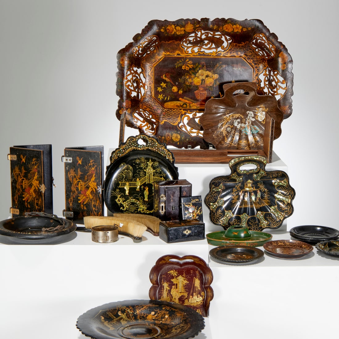 Large collection chinoiserie lacquerware (1 of 7)