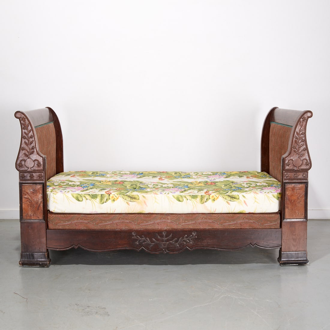 French Provincial oak and burlwood lit d'alcove (1 of 7)