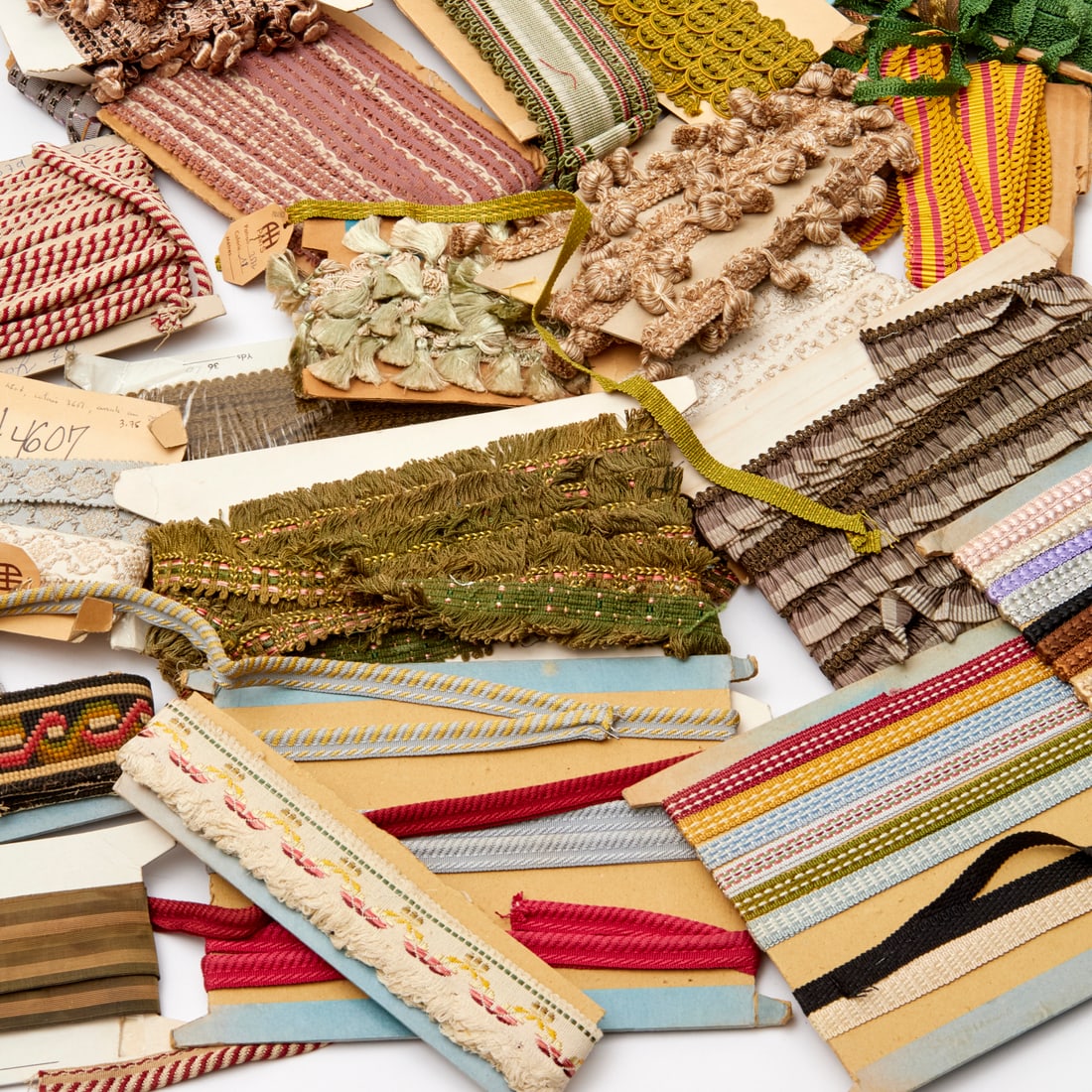 Group fine vintage textile trims and finishes (1 of 7)
