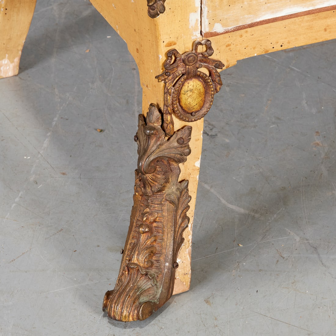 Louis XV style ormolu mounted lacquer commode - 5