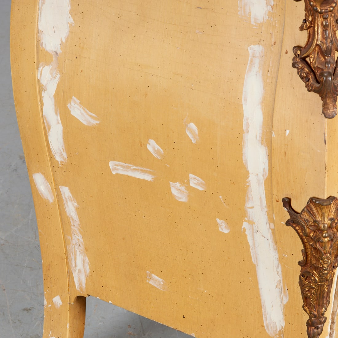 Louis XV style ormolu mounted lacquer commode - 7