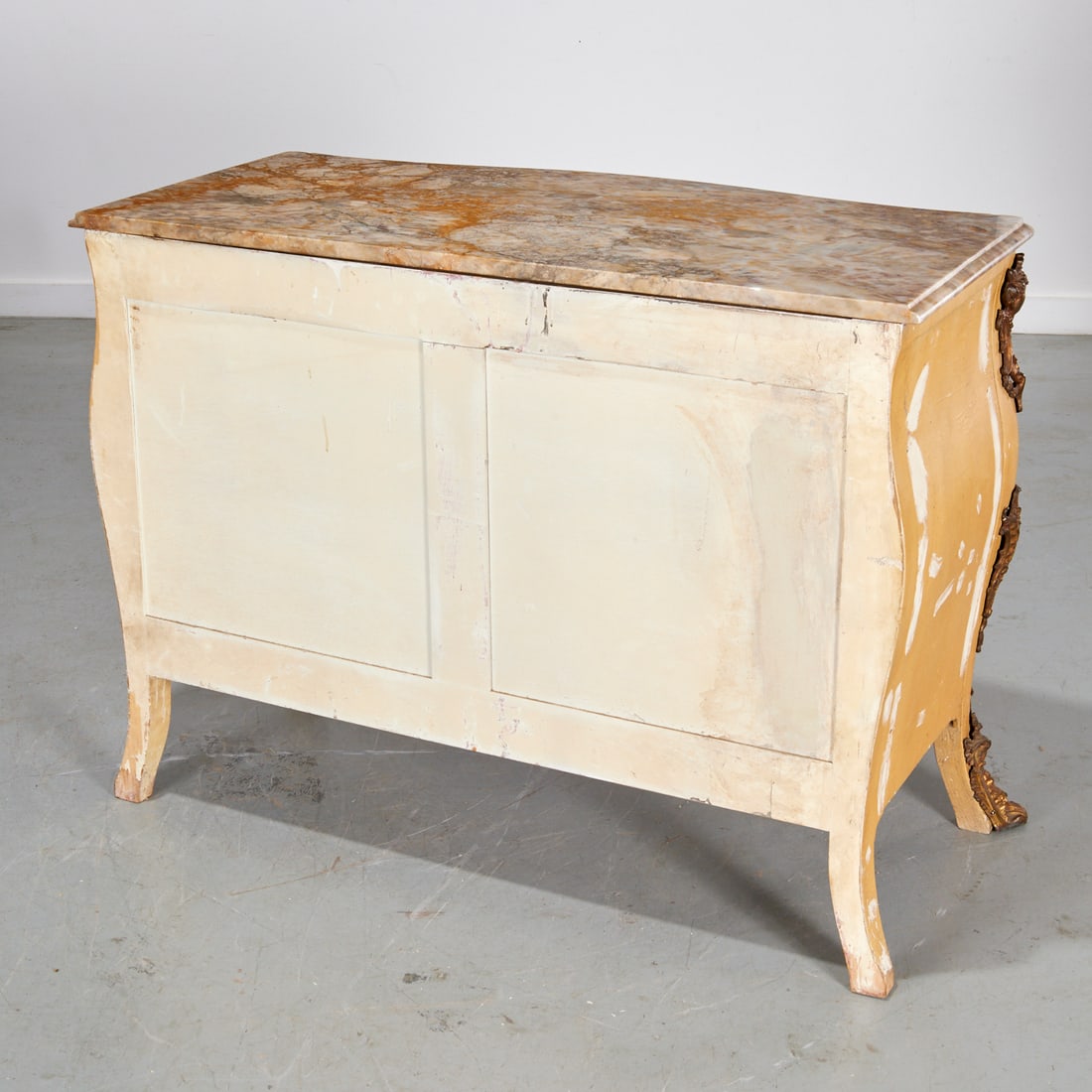 Louis XV style ormolu mounted lacquer commode - 8