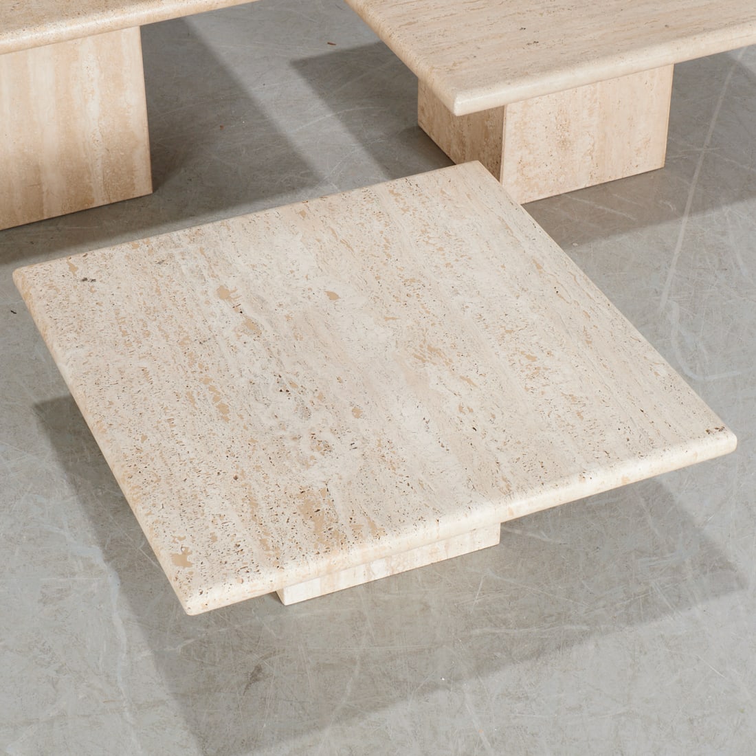 Angelo Mangiarotti (style), travertine table trio - 2