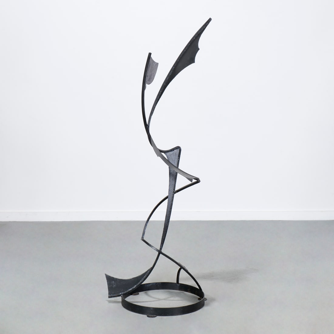 Modern School, large sculpture, signed LM (1 of 7)