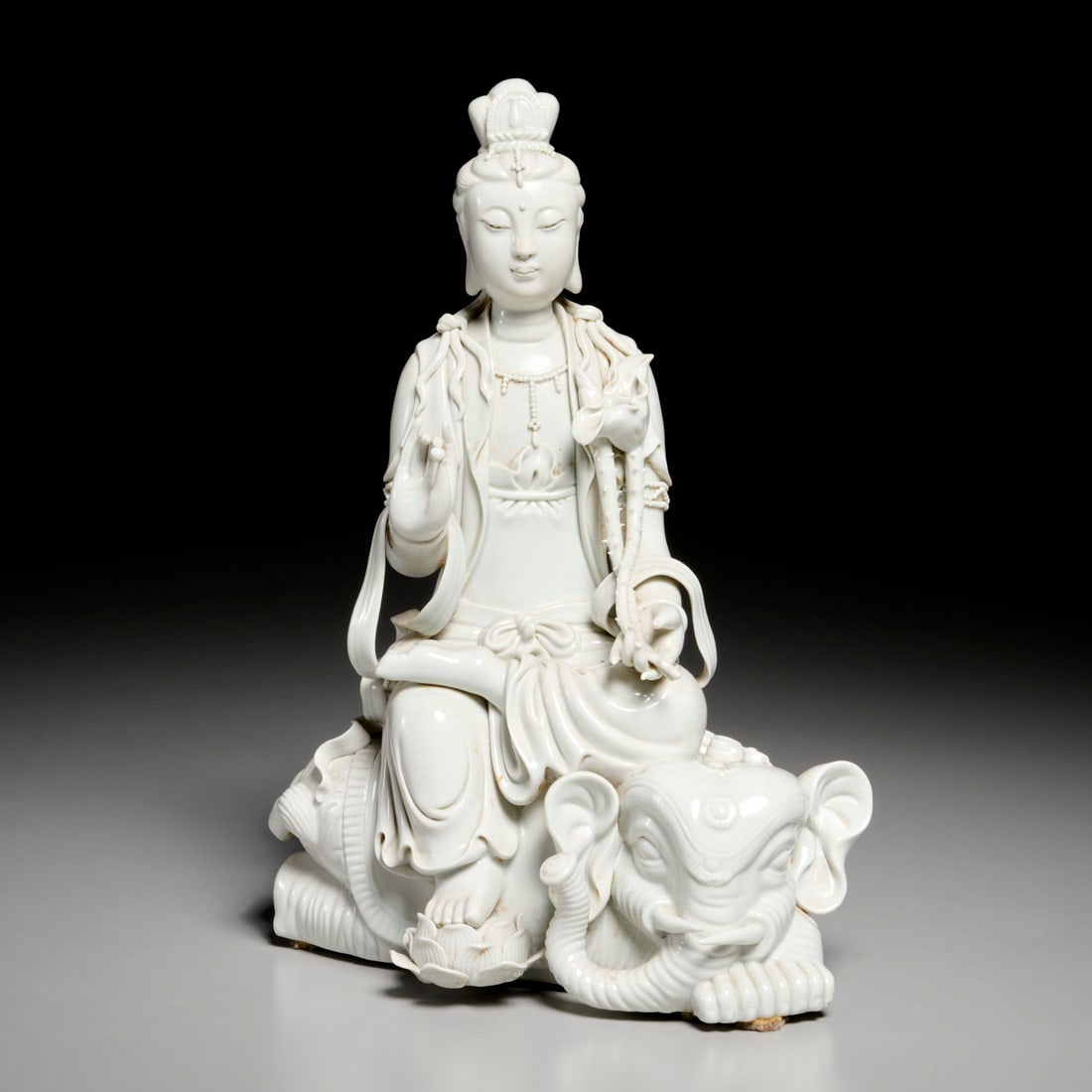 Antique Chinese Dehua porcelain Guanyin (1 of 7)
